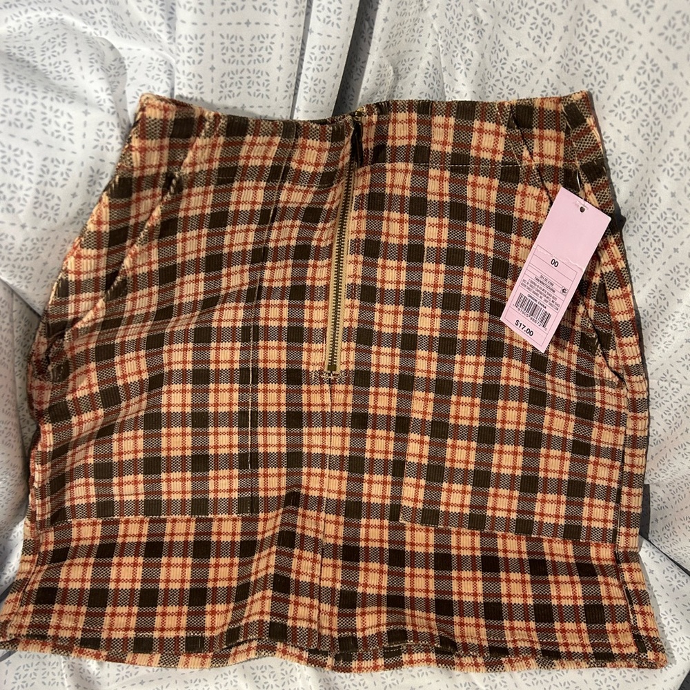 NWT Wild Fable plaid skirt w/front zipper and front pockets. - Picture 1 of 6